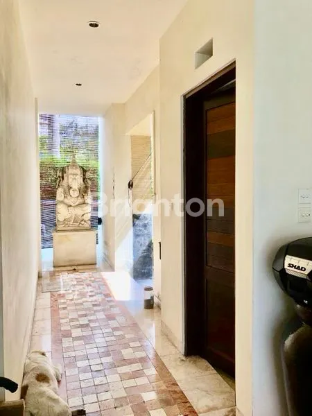 image RUMAH CANTIK 2 LANTAI CANGGU DI JUAL (4)