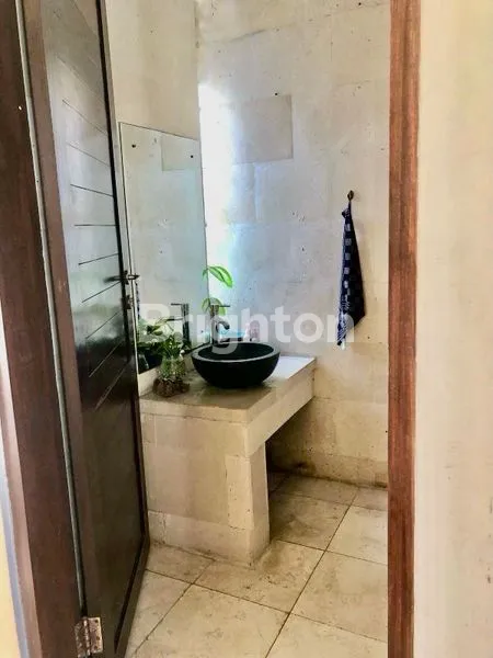 image RUMAH CANTIK 2 LANTAI CANGGU DI JUAL (5)