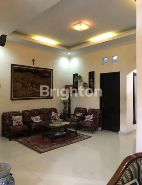 image RUMAH ISTIMEWA DI SESETAN LANTAI 2  (8)