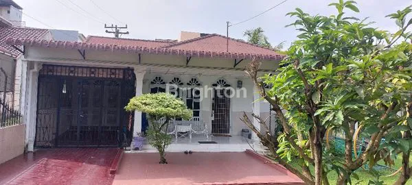 image RUMAH BESAR DENGAN HALAMAN YANG LUAS DI JALAN ABADI SETIABUDI MEDAN (1)