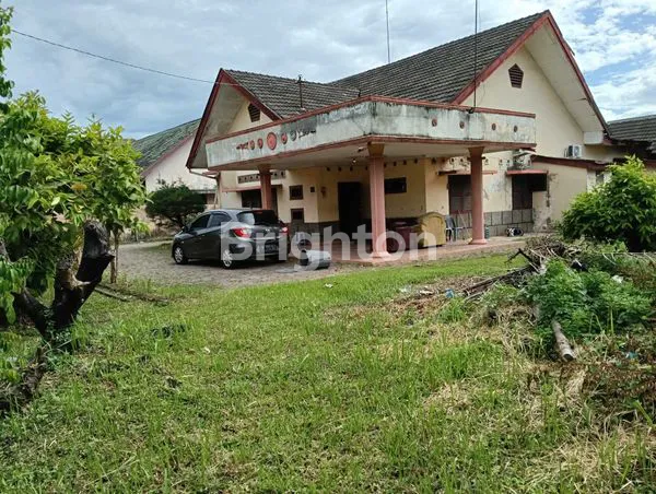 image RUMAH HALAMAN LUAS (2)