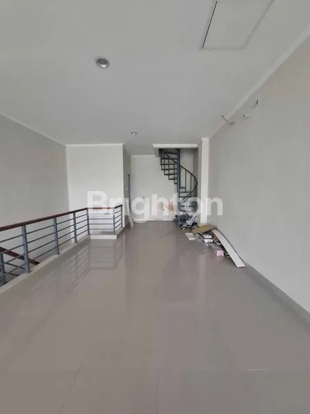 image RUKO 3 LANTAI DI COMMPARK , KOTA  WISATA (6)