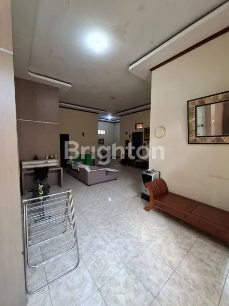 image DISEWAKAN RUMAH BESAR DI PINGGIR JALAN BESAR M.YAMIN SAMARINDA, SANGAT COCOK UNTUK RUMAH KANTOR. (8)
