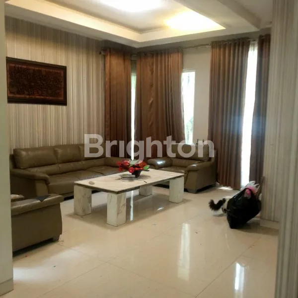image RUMAH 2 LANTAI DI BOULEVARD PERMATA JINGGA LOWOKWARU MALANG (2)