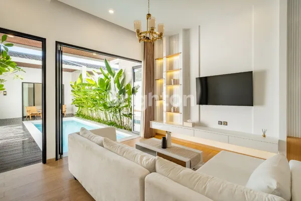 image RUMAH MEWAH MODERN 3 KAMAR DENGAN KOLAM RENANG PRIBADI DI KEROBOKAN – LOKASI PREMIUM DEKAT SEMINYAK & CANGGU (3)