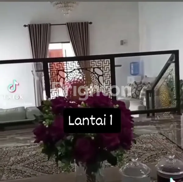 image RUMAH MEWAH 3 LANTAI FULLY FURNISHED CITY VIEW DI SAMARINDA (4)