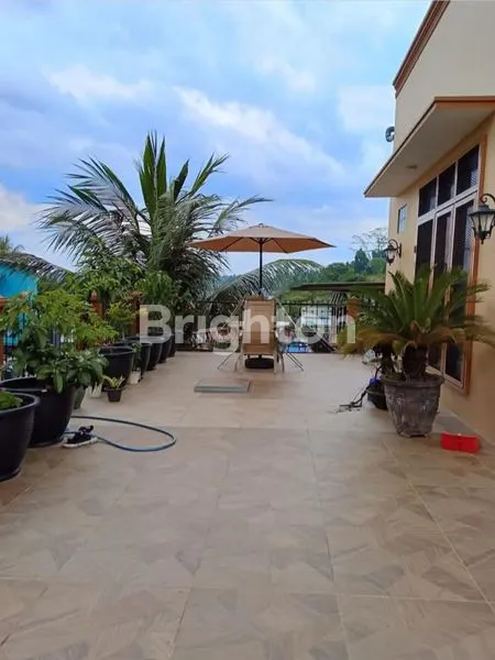 image RUMAH MEWAH 3 LANTAI FULLY FURNISHED CITY VIEW DI SAMARINDA (1)