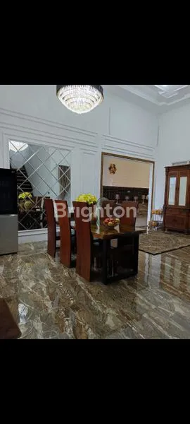 image RUMAH MEWAH 3 LANTAI FULLY FURNISHED CITY VIEW DI SAMARINDA (5)
