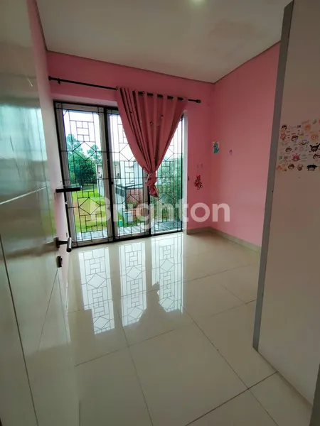 image RUMAH DISEWAKAN DALAM CLUSTER CITRA GRAN CIBUBUR DEKAT AKSES TOL JATIKARYA 80 JUTA / TAHUN (NEGO) (2)