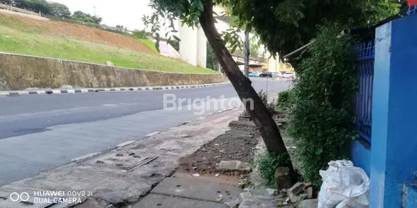 LAHAN BERIKUT BANGUNAN LAMA.COCOK UNTUK USAHA DAN COCOK UNTUK KOS KOS AN DLL