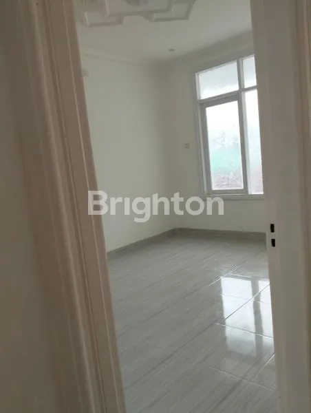 image RUMAH MEWAH  3 LANTAI DI BALIKPAPAN BATU  (5)