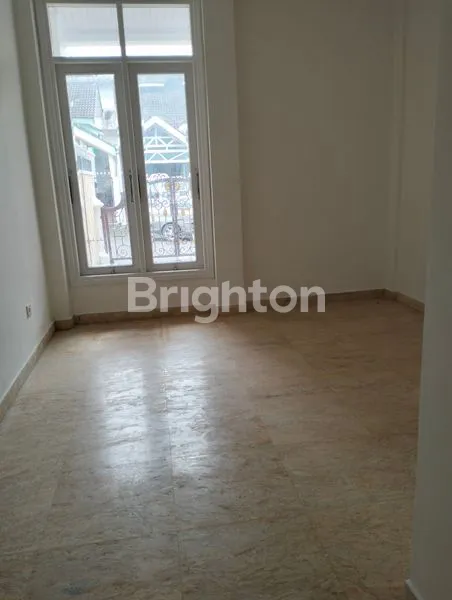 image RUMAH MEWAH  3 LANTAI DI BALIKPAPAN BATU  (8)