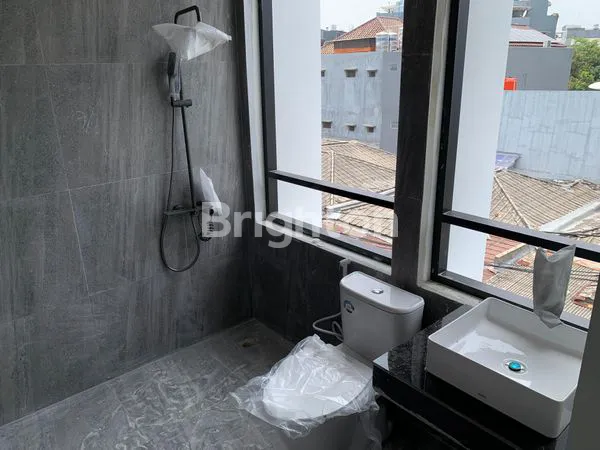 image RUMAH BRAND NEW KONSEP MEWAH SIAP HUNI DI PLUIT JAKARTA UTARA (5)