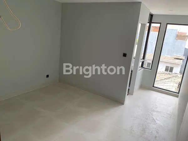 image RUMAH BRAND NEW KONSEP MEWAH SIAP HUNI DI PLUIT JAKARTA UTARA (4)