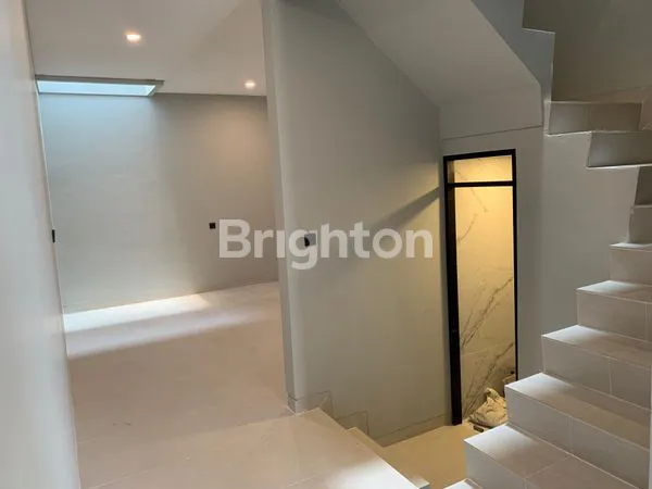 image RUMAH BRAND NEW KONSEP MEWAH SIAP HUNI DI PLUIT JAKARTA UTARA (2)