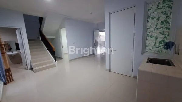 image RUMAH CANTIK 2 LANTAI DI ROYAL SPRING (2)