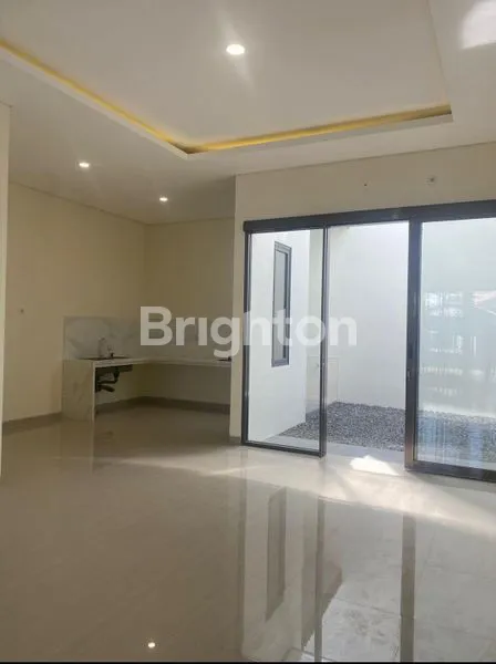 image RUMAH BARU GRESS MODERN MINIMALIS BARUK TENGAH SELANGKAH DARI MERR (5)