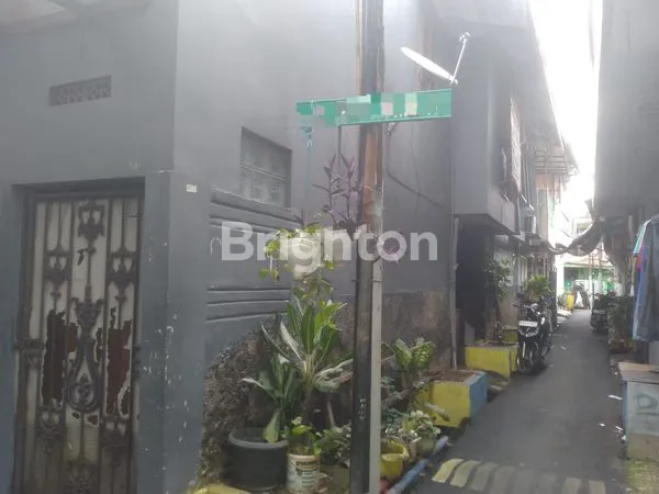 image RUMAH MUNGIL TANPA CARPORT DI TEMPAT YANG SANGAT STRATEGIS (2)