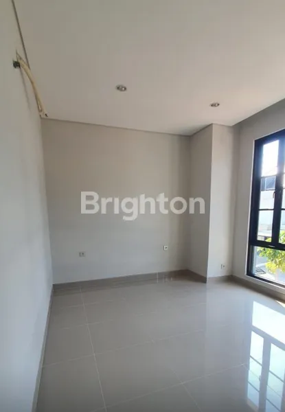 image NEW GRESS RUMAH DIAN ISTANA THE WHITE HOUSE 2 LANTAI SURABAYA BARAT  (4)