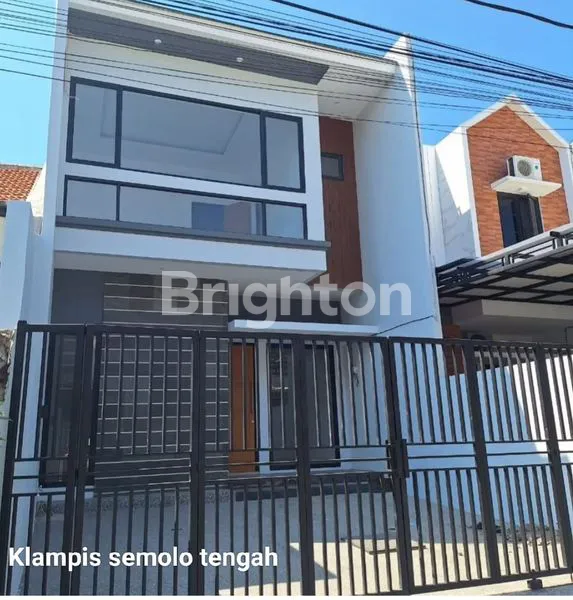 image RUMAH MINIMALIS 2 LANTAI SIAP HUNI DI KLAMPIS SEMOLO SURABAYA (2)