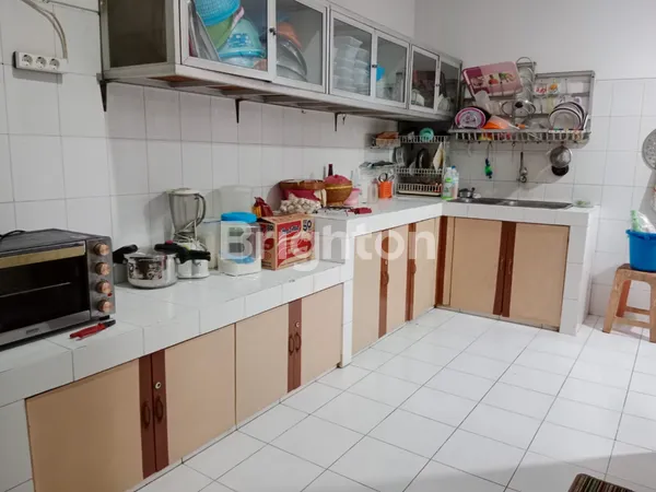 image  RUMAH RAYA SATELIT BARAT SURABAYA BARAT BAGUS TERAWAT SIAP HUNI (8)