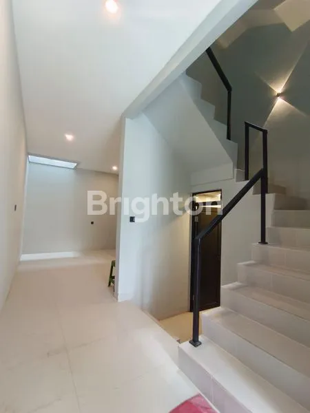 image RUMAH  CANTIK DI PLUIT  3.5 LANTAI JAKARTA UTARA (3)