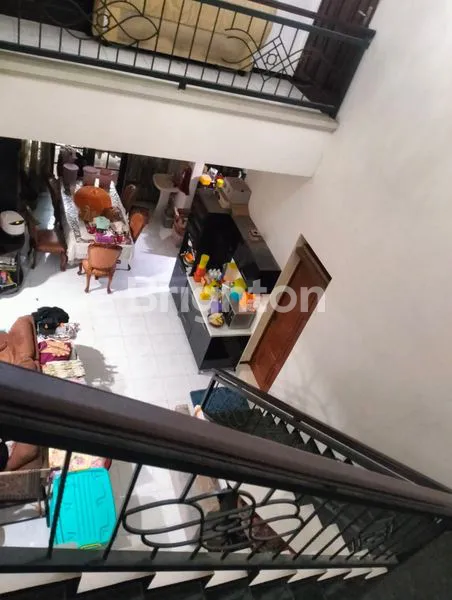 image RUMAH MEWAH 2 LANTAI SIAP HUNI DI TAMAN PONDOK INDAH WIYUNG (6)