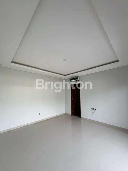 image VILLA –  KOLAM RENANG & KEBUN PRIBADI (2)