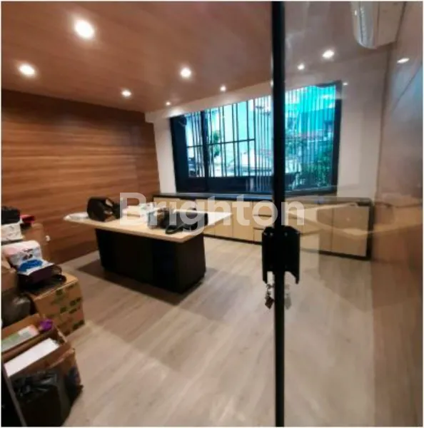 image RUKO 4 LANTAI SEMI FURNISH DENGAN LUXURY INTERIOR SIAP PAKAI (2)