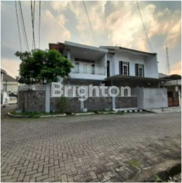 image RUMAH 2 LANTAI SEMI FURNISH SIMPANG DARMO PERMAI POSISI HOOK (1)