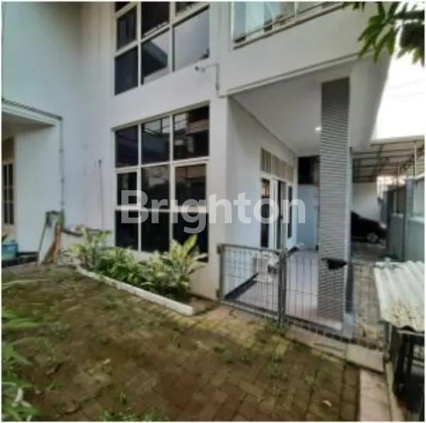 image RUMAH 2 LANTAI SEMI FURNISH SIMPANG DARMO PERMAI POSISI HOOK (2)