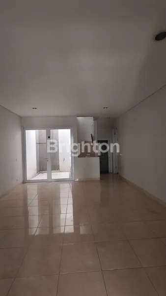 image HYLAND (8X14) @GREENWICH BSD CITY (2)