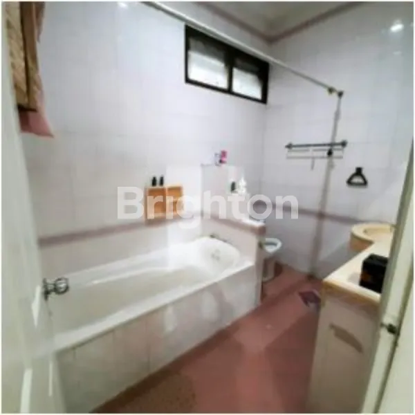 image RUMAH 2 LANTAI SEMI FURNISH SIMPANG DARMO PERMAI POSISI HOOK (4)