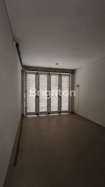 image HYLAND (8X14) @GREENWICH BSD CITY (3)