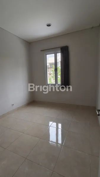 image HYLAND (8X14) @GREENWICH BSD CITY (6)