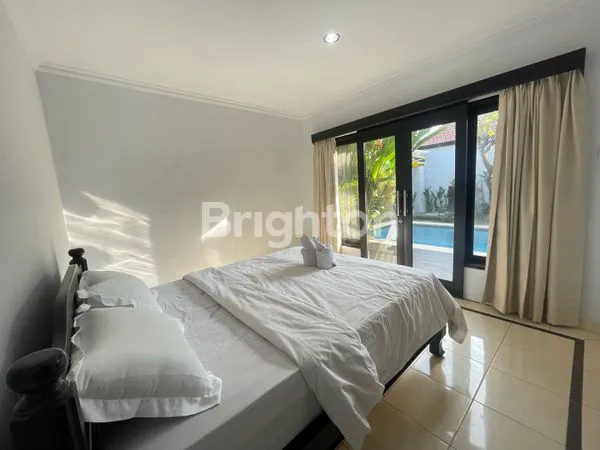 image VILLA FULLY FURNISHED RICEFIELD VIEW 4BR IN SANUR (4)