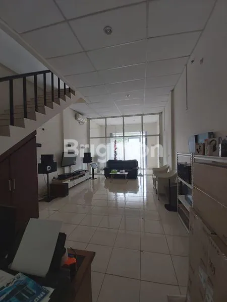 image DIJUAL RUKO DI PASAR MODERN PARAMOUNT LOKASI BAGUS & STRATEGIS UNTUK USAHA (1)