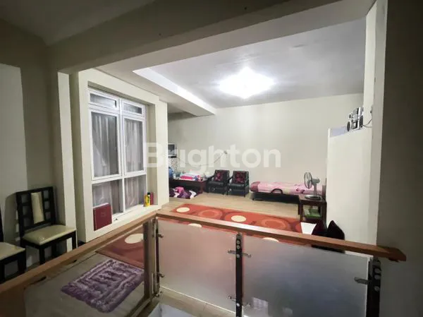 image RUMAH 2 LANTAI ELEGAN BARU RENOVASI  & SIAP HUNI DALAM CLUSTER  PERUMAHAN WIKA  (4)