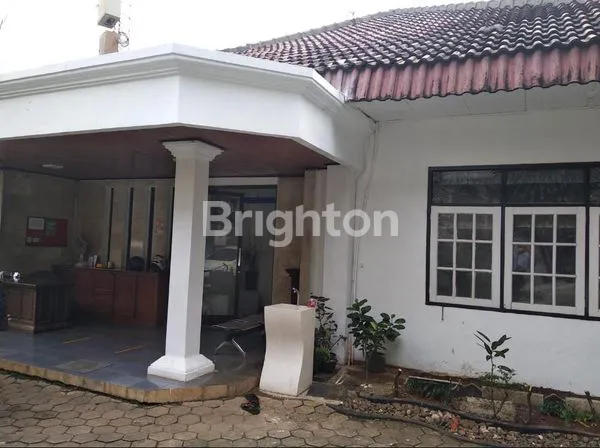 image RUMAH MEWAH LOKASI DEKAT SCBD (2)