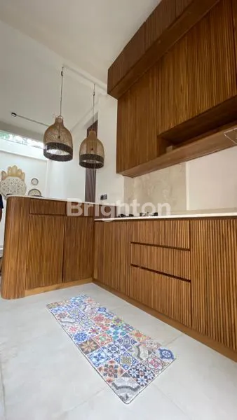 image RUMAH CANTIK MUNGIL 3 LANTAI DI KEROBOKAN – BANGUNAN KOKOH & FUNGSIONAL (8)