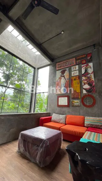 image RUMAH CANTIK MUNGIL 3 LANTAI DI KEROBOKAN – BANGUNAN KOKOH & FUNGSIONAL (7)