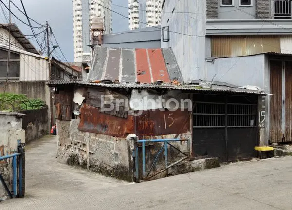 RUMAH TUA HITUNG TANAH NGANTONG TERUSAN BANDENGAN SELATAN JAKARTA UTARA