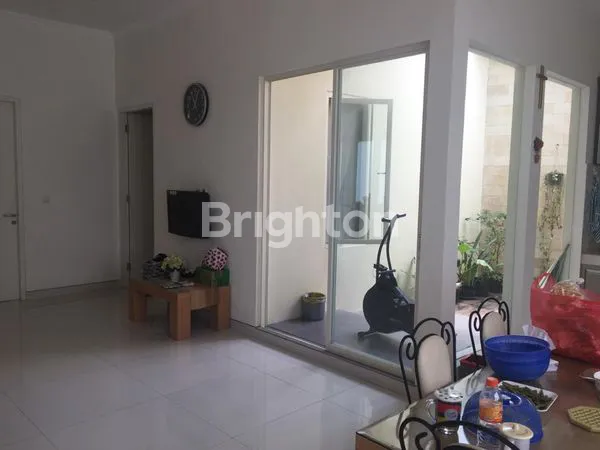 image COCOK UNTUK KOST2AN. RUMAH BANYAK KAMAR DEKAT KAMPUS UBAYA (2)