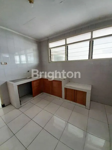 image RUMAH LOKASI STRATEGIS KUPANG BARU SURABAYA BARAT (7)