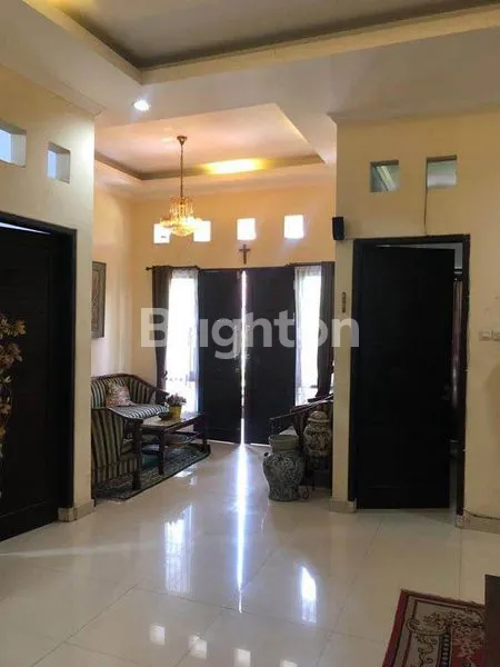 image RUMAH 2 LANTAI STRATEGIS DI SESETAN (3)