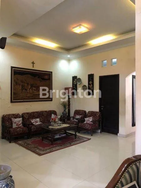 image RUMAH 2 LANTAI STRATEGIS DI SESETAN (5)