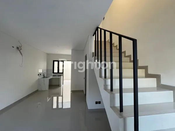 image LANGKA! RUMAH MANUKANTAMA DEKAT MARGOMULYO BARU GRESS SIAP HUNI (2)