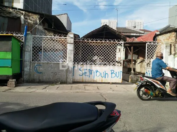 image DIJUAL RUMAH BESERTA KONTRAKAN DI JEMBATAN BESI JAKARTA BARAT (2)