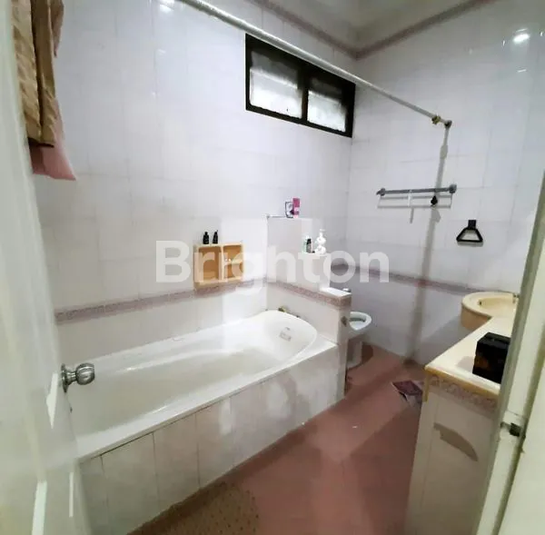 image RUMAH DI SIMPANG DARMO PERMAI SELATAN  (5)