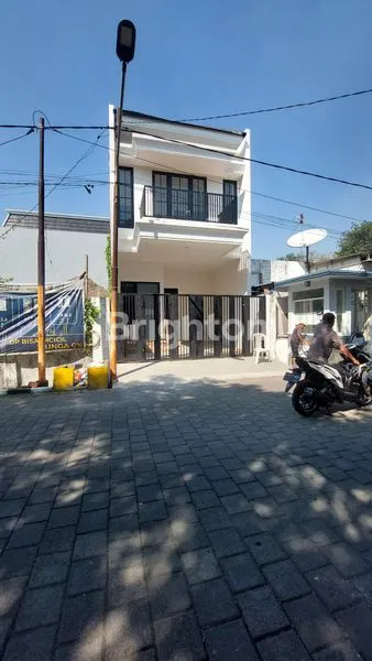 image RUMAH BARU MINIMALIS 2 LANTAI BAGUS DI RUNGKUT – LOKASI STRATEGIS, AKSES NYAMAN! (1)